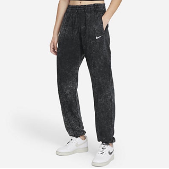 Nike 🌿Sportswear Essential Sweat Pants - Picture 2 of 7